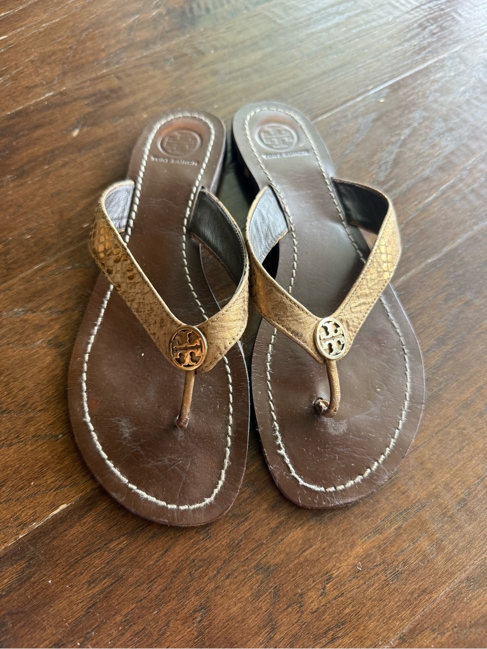 Tory Burch Thora gold leather thong Sz 8